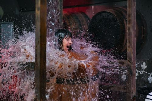 Isabelle Morini-Bosc et Alexia Laroche Joubert dans le Château Boyard