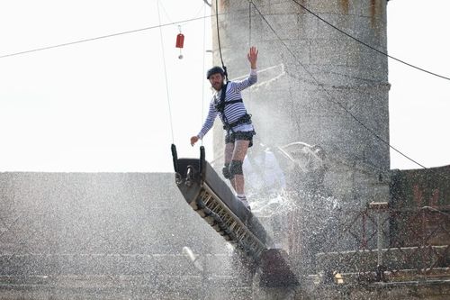 Tristan Lopin dans la Poutre Jets d'eau