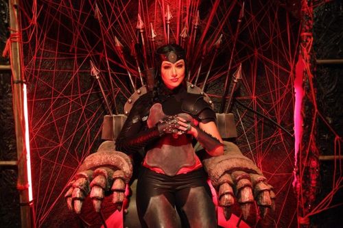 Portrait de Rouge dans la Cage