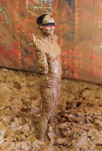 Portrait de Lady Boo dans la cellule de la Lutte dans le Boue