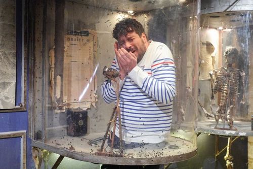 Redouane Bougheraba dans la Cabine Abandonnée