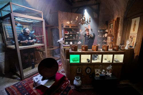 Bruno Solo et Bastiaan dans le Cabinet de Curiosités