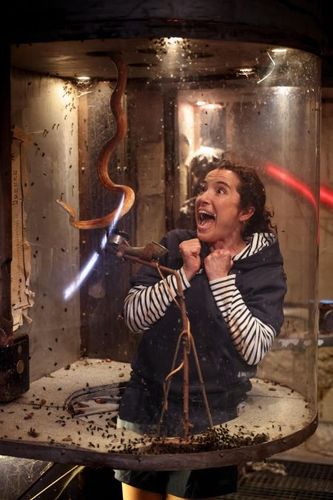 Isabelle Vitari dans la Cabine Abandonnée