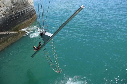 Entraîne la chute de l\'autre. Mieux vaut ne pas avoir peur de se mouiller dans la Balance