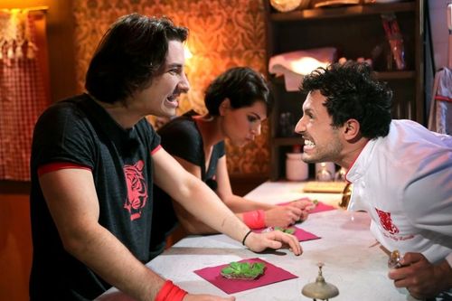 Willy Rovelli est visiblement ravi d\'accueillir ses candidats du jour
