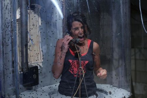 Karine Ferri dans la Cabine abandonnée