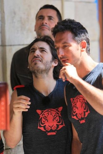 Mickaël Miro et Pierre Frolla devant la cellule du Manoir