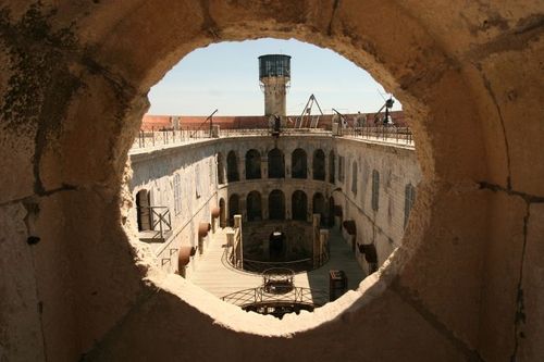 Cour intérieure vue depuis l'ancienne horloge de la terrasse