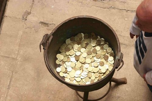 Chaudron rempli de boyards