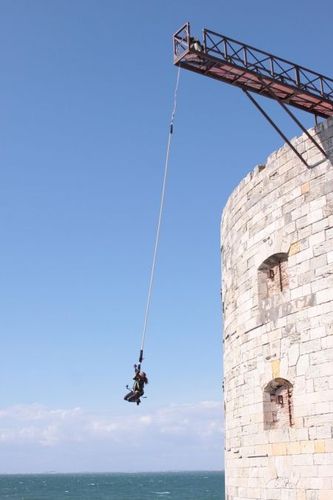 Caroline Costa dans l\'avneture du Saut de l\'ange