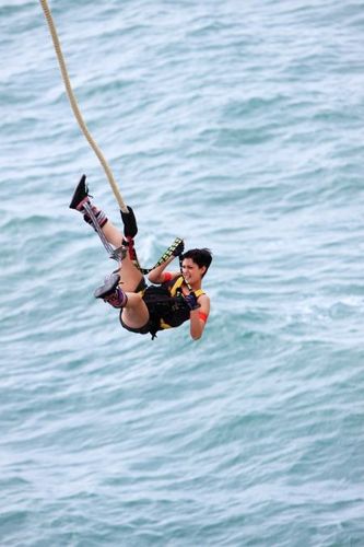 Sheryfa Luna dans l\'aventure du Saut de l\'ange