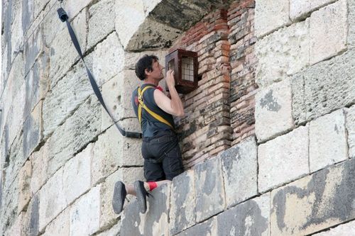 Antoine de Maximy ayant atteint la clé dans le Précipice extérieur