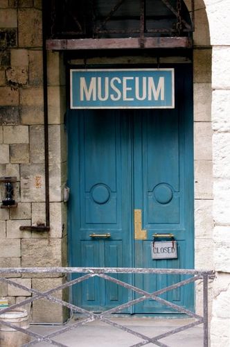 La porte du Museum