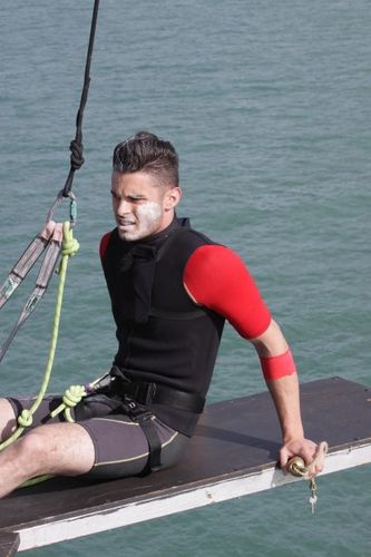 Baptiste Giabiconi dans l\'aventure de la Tyrolienne inversée