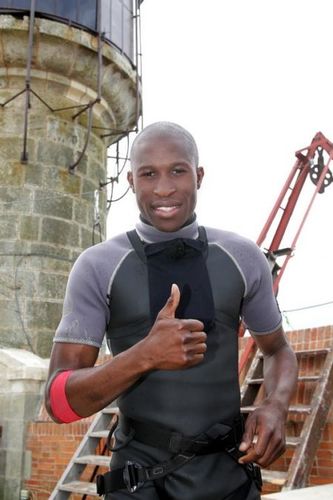 Rod Fanni prêt pour la Tyrolienne inversée