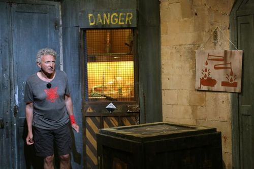 Nelson Monfort découvrant le Baril de poudre