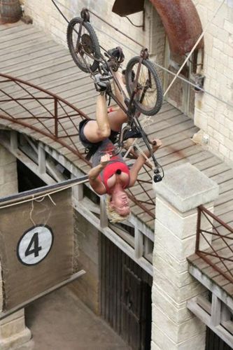 Rebecca Hampton dans l\'aventure du Cablocypède