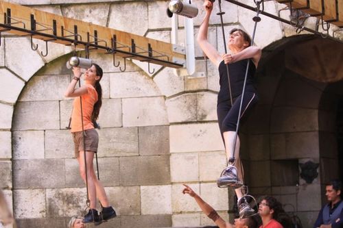 Anne-Cécile et Sylvie dans le duel de la Poutre étriers