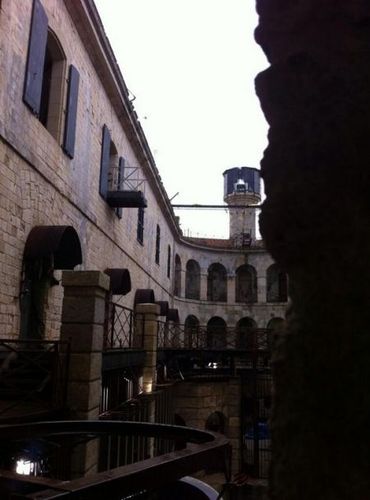 Premier jour!! Et sous la pluie... Bonne journée les amis #fortboyard