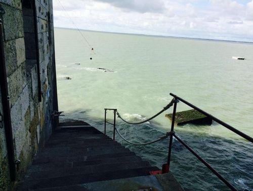 Début de tournage sur le fort. Bonne journée à tous! #FortBoyard25ANS