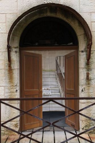 La porte de la salle des illusions