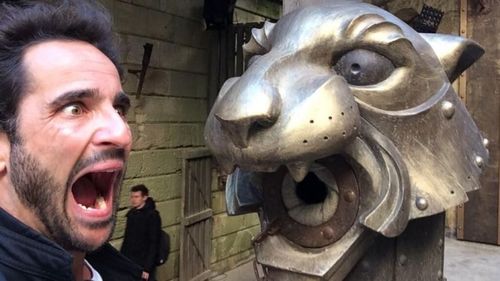 Florent Peyre fait ami-ami avec une tête de tigre