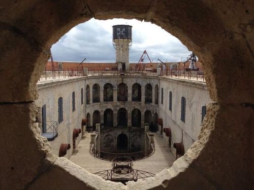 Un lieu et une équipe uniques !
La 25eme saison de #FortBoyard25ANS #FortBoyard s\'annonce énorme !