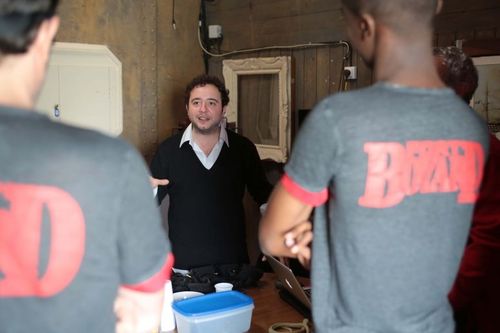 Coulisses : Benjamin Gramage briefe les candidats