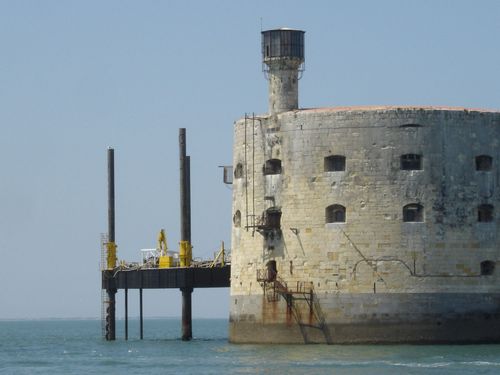 Vue de la vigie, du duel des poteaux et du carrelet.