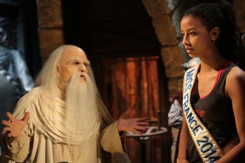 Flora Coquerel au Conseil avec le Père Fouras