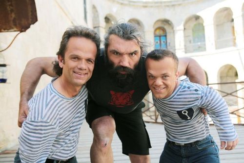 Sébastien Chabal entouré de Passe-partout et Passe-muraille