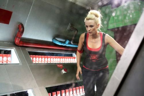 Elodie Gossuin dans l\'épreuve de la Ketchuperie