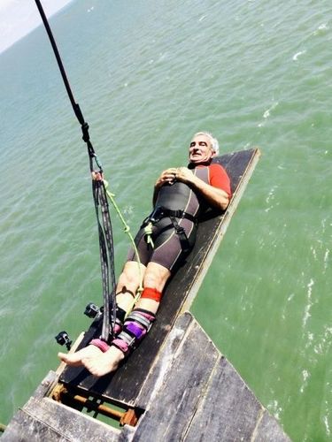 @Raymon_Domenech dans la position dite de Ramses II... #FortBoyard courageux Raymond!!!! Je l\'avais dit!