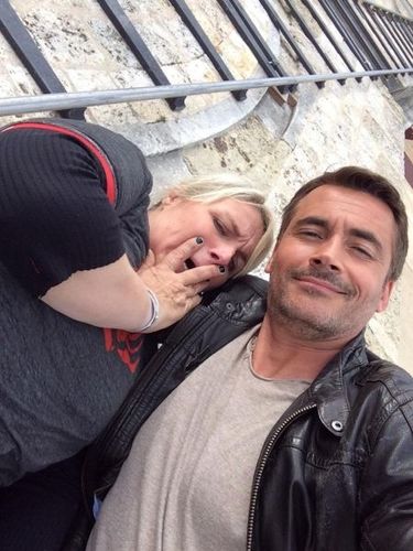 @DamidotValerie craint la suite. Elle ne sait pas que je suis là pour la protéger! #bellerencontre #marouflemoi