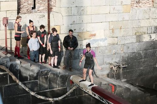 Laurie Cholewa sur la Poutre jets d\'eau