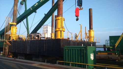 Le démontage de la plateforme a lieu sur une barge
