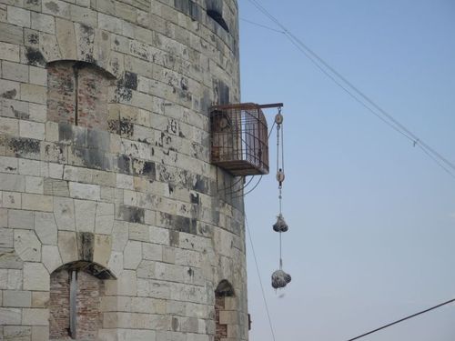 Les pierres extérieures sont déjà en place