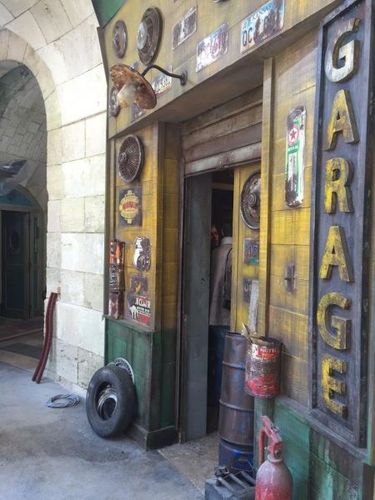 Vue sur la porte de la nouvelle épreuve du Garage