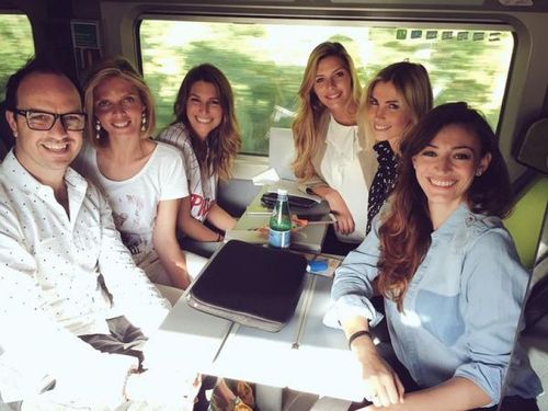 Jarry accompagné des miss