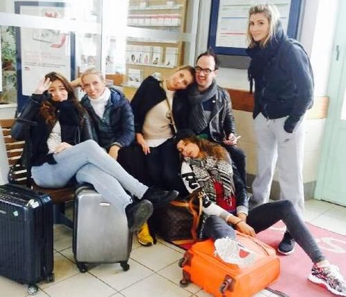 L'équipe reprend le train après son tournage