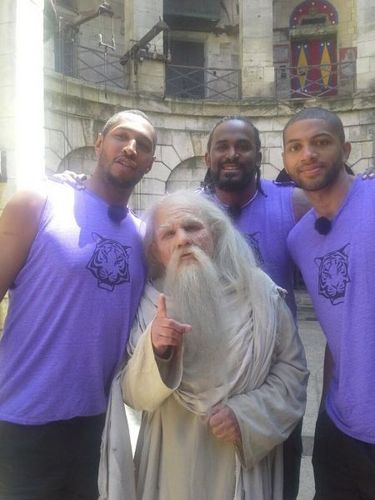 Une partie de l'équipe de Tony Parker en compagnie du Père Fouras
