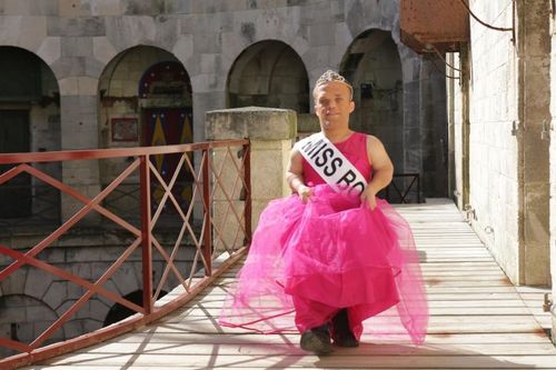 Passe-Muraille en tenue de Miss Boyard