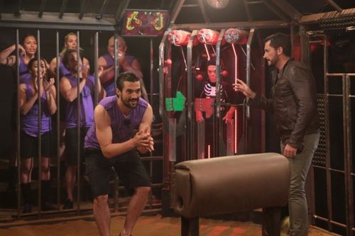 Florent Mothe dans la Cage