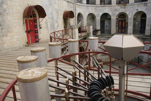 Détail sur le rond central qui servira au déverrouillage des cellules