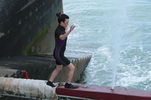 Anne-Gaëlle Riccio sur la Poutre jets d'eau