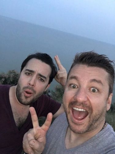 .@BrunoGUILLONOff et @Elliotoff sont en direct de La Rochelle, prêts à partir pour Fort Boyard!!