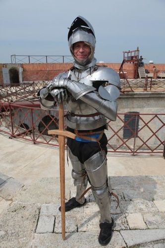 Samuel Etienne en armure