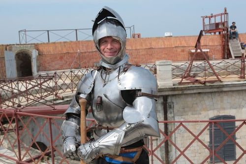 Samuel Etienne en armure