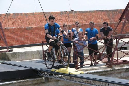 Tom Villa sur un Vélo très boyardesque