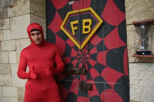 Olivier Dion adopte la tenue phare de l'été 2016, celle de l'Araignée !